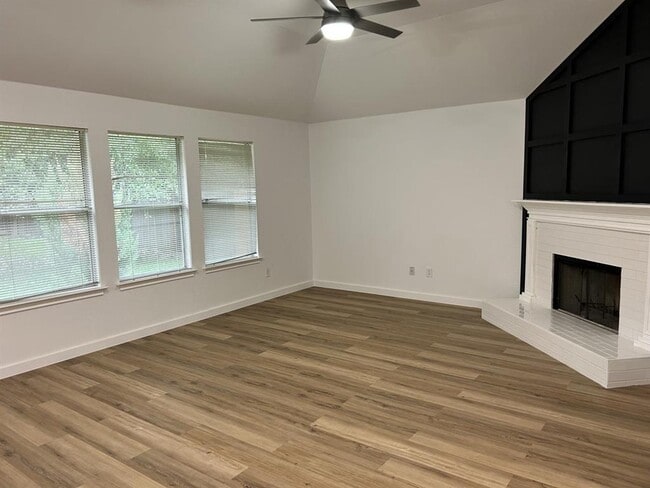 Building Photo - 1506 Cosmos Way