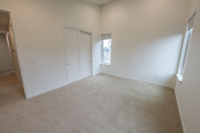 Building Photo - Riverside Townhomes - Waterfront Living in Vancouver