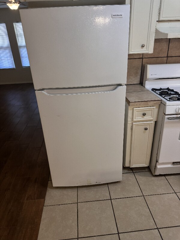 Building Photo - 106 E Woodcrest Dr