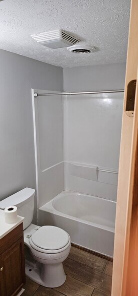 Building Photo - 1109 State St