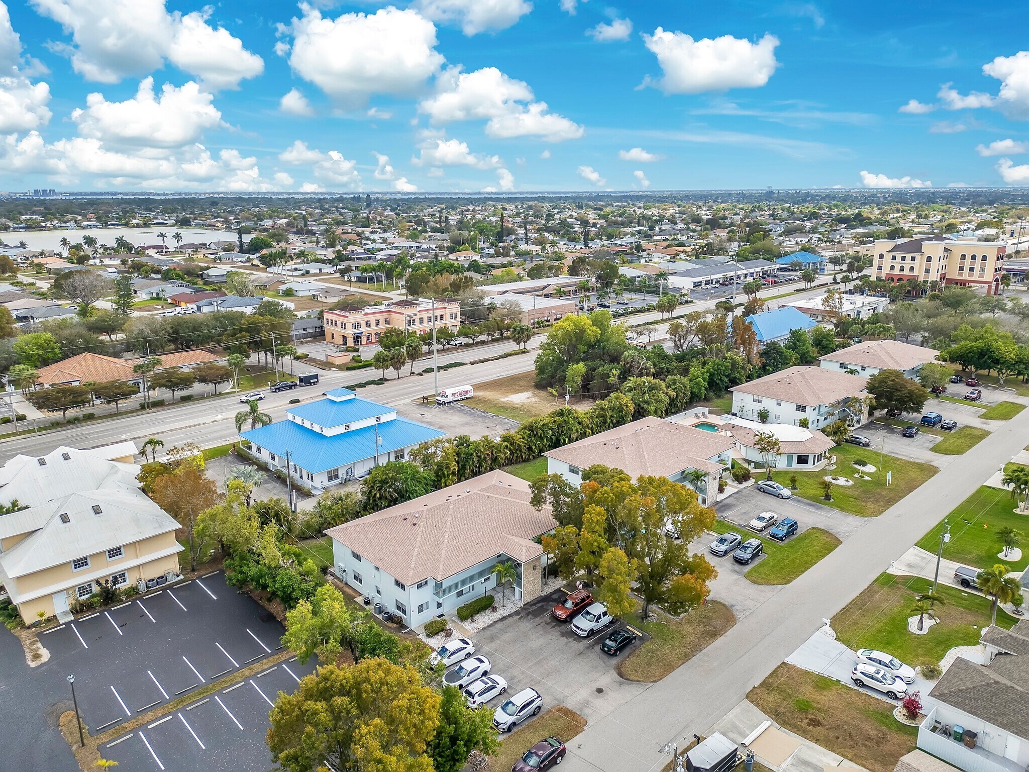 Building Photo - 203 SE 15th Pl