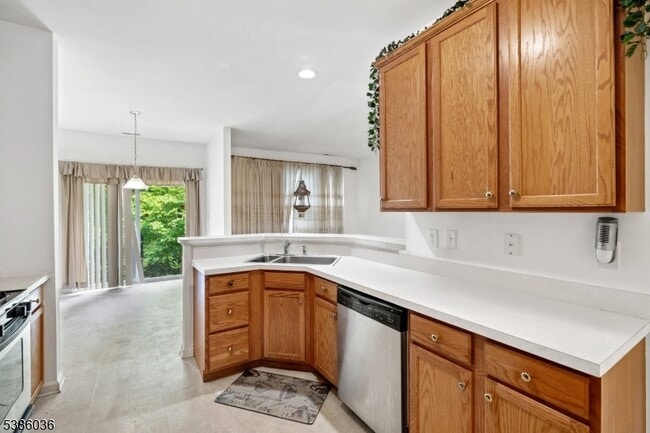 Building Photo - 144 Jackson Ave