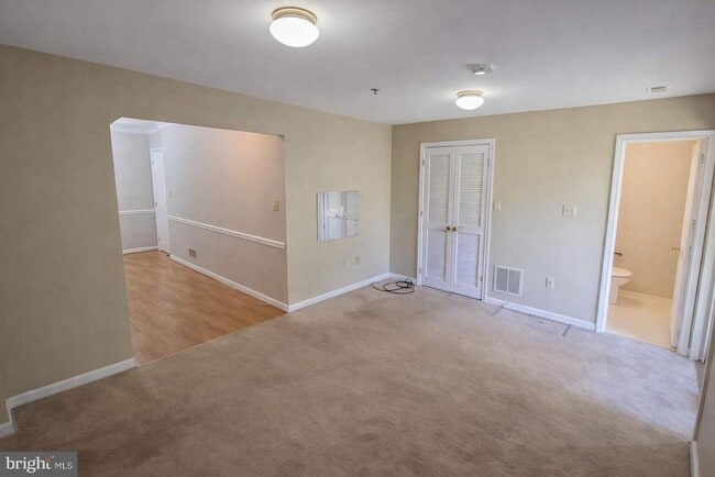 Building Photo - 4 Elm Tree Ct