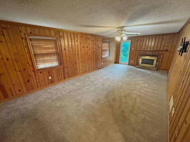 Building Photo - Spacious 4BR/2.5BA Home in Prime West End ...