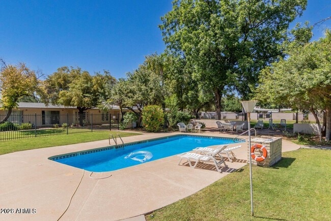 Building Photo - 3505 E Campbell Ave