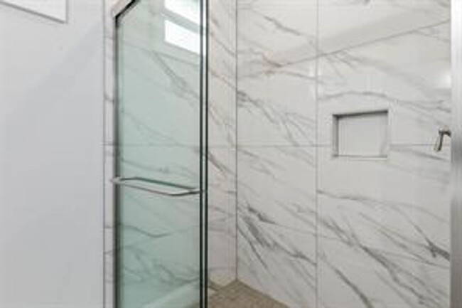 Building Photo - Beautiful new home for rent !