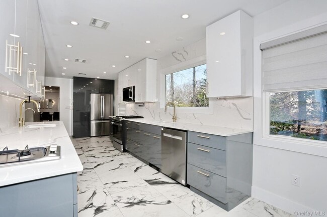 Building Photo - 10 Millbury St