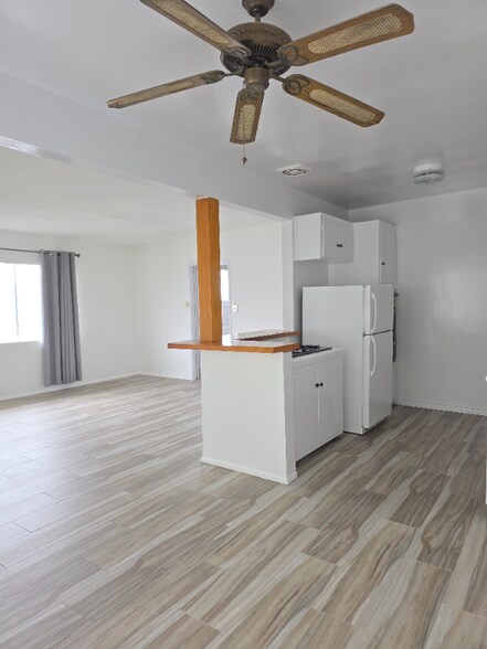 Building Photo - 1150 Manhattan Beach Blvd