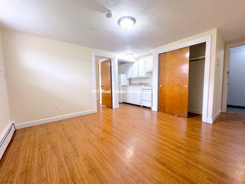 Primary Photo - 176 N Beacon St