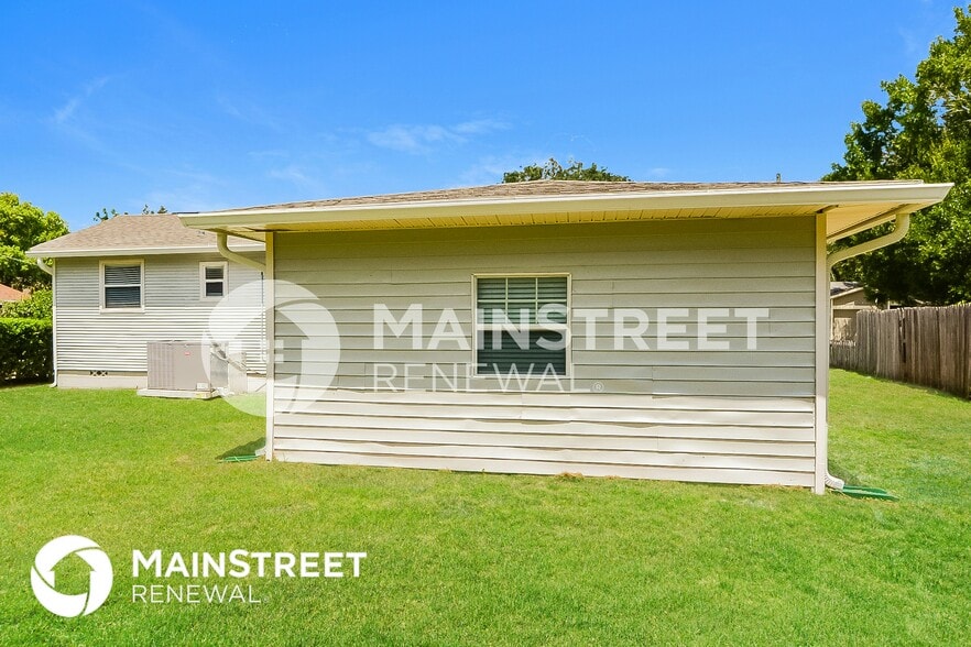 Building Photo - 703 Osceola Dr