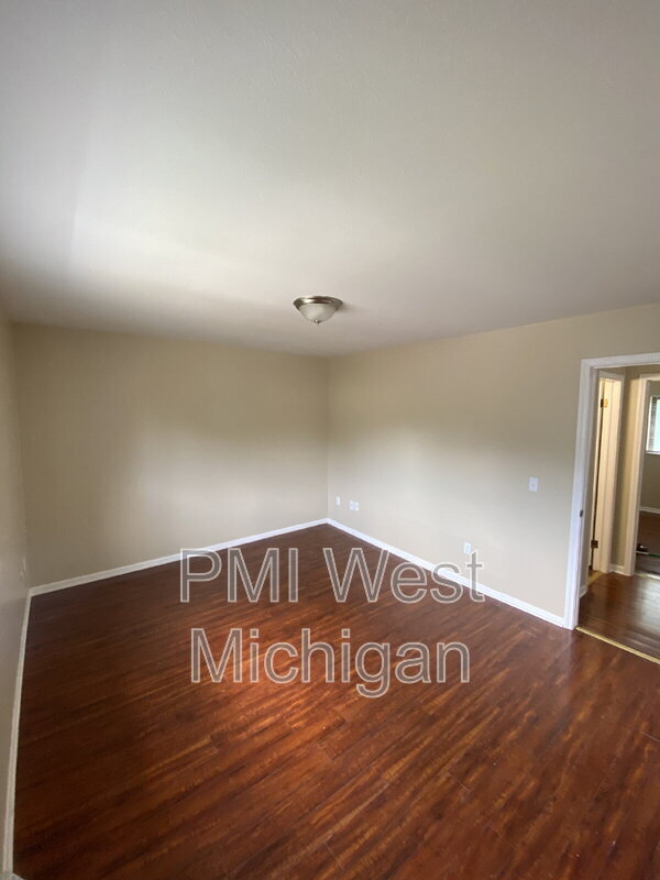 Building Photo - 6081 In the Pines Dr SE