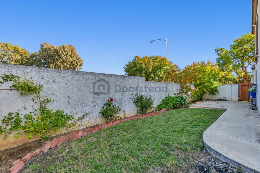 Building Photo - 2955 Vineyard Park Dr