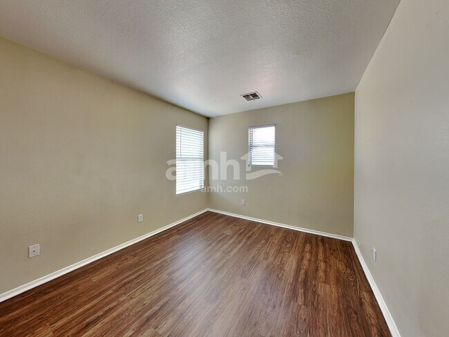 Building Photo - 2538 W Bloch Rd