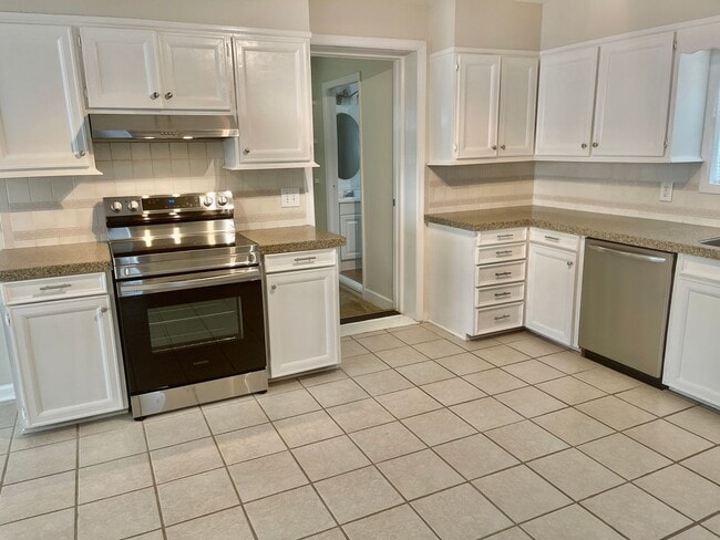 Building Photo - 2835 S Fletcher Ave