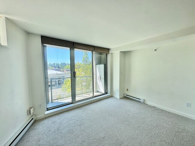 Building Photo - DT Bellevue Condo