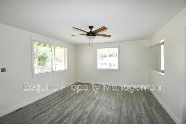 Building Photo - 69 Raemere St