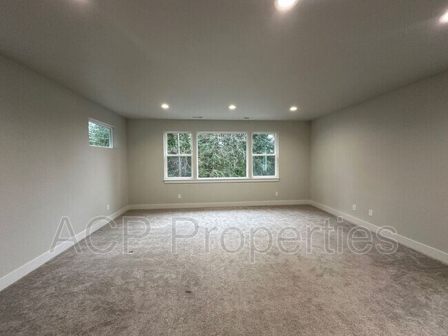 Building Photo - 8 Clematis Ln