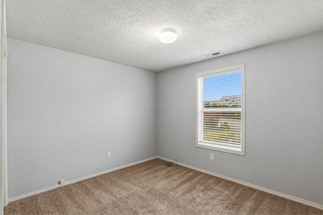 Building Photo - Beautiful 3 Bedroom, 2 Bath Home with Open Concept & Spacious Backyard