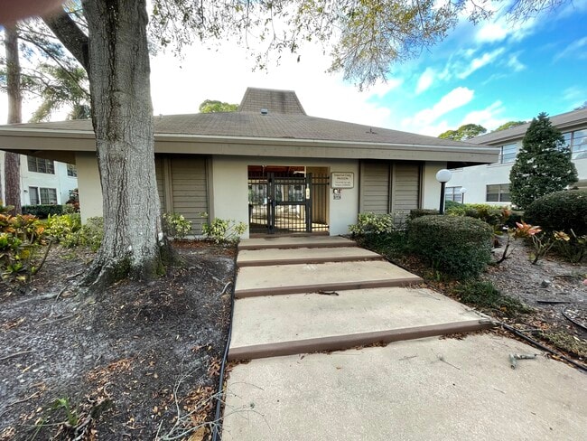 Building Photo - 3034 Eastland Blvd