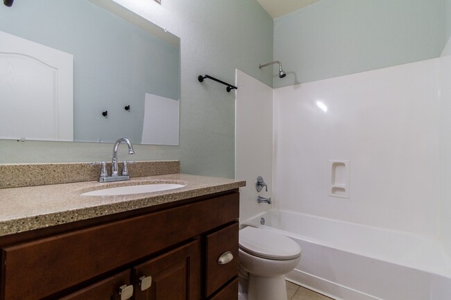 Building Photo - **NOW AVAILABLE** Gilbert 3 bed 2 bath Spa...