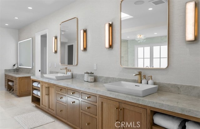 Building Photo - 2401 Bayshore Dr