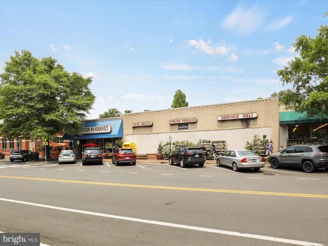 Building Photo - 1839 N Powhatan St