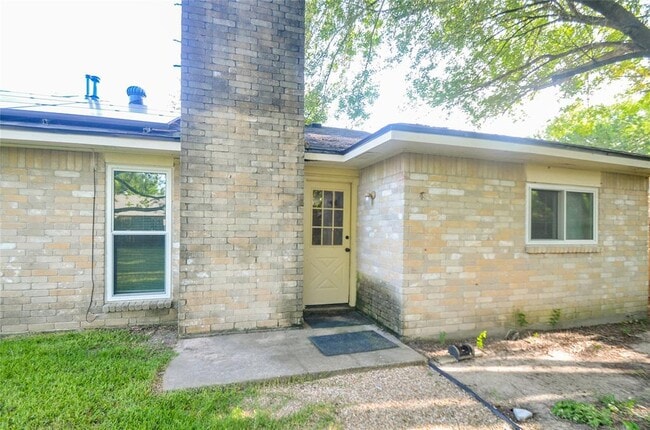 Building Photo - 7851 Battlepine Dr