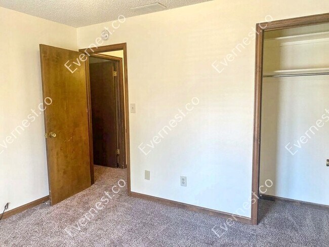 Building Photo - 2608 Leisure Dr