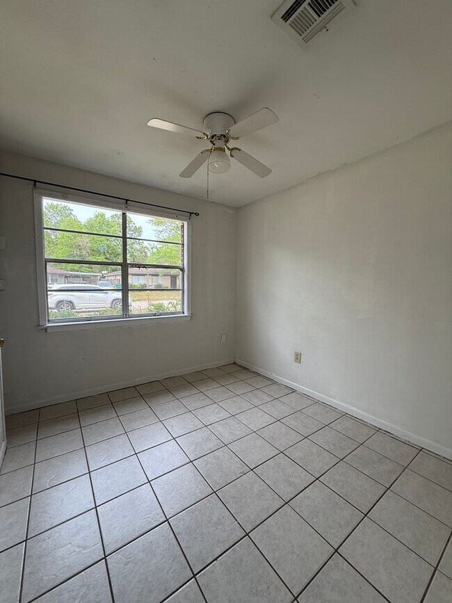 Building Photo - Room To Stretch