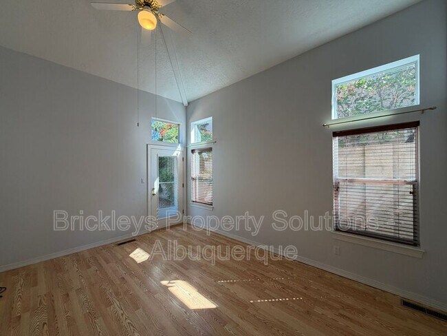 Building Photo - 6517 Glen Oak NE