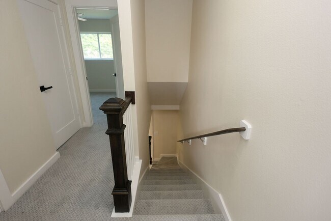 Building Photo - 708 Staitti St