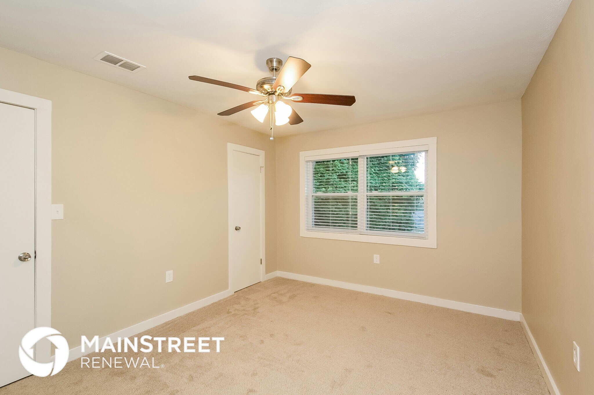 Building Photo - 4545 Sahara Dr SW