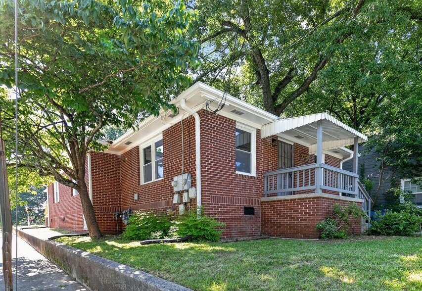 Building Photo - 2036 McPherson Dr
