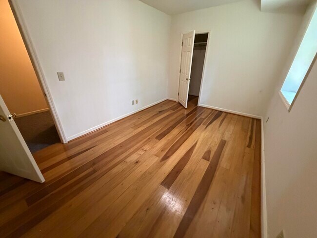 Building Photo - 1112 Pepperhill Cir