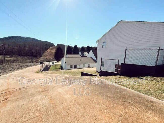 Building Photo - 896 Campbell St