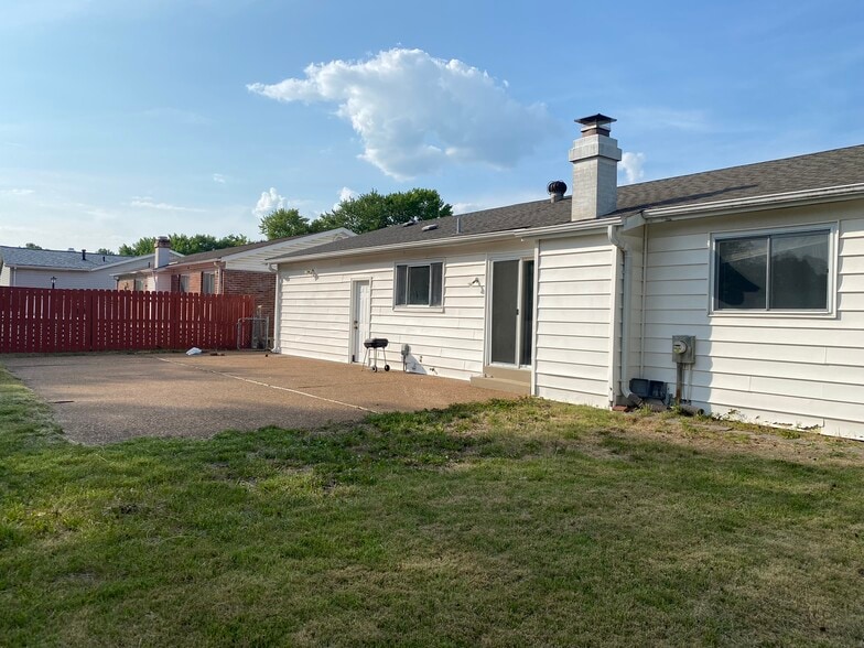 Primary Photo - 1433 Kew Gardens Dr