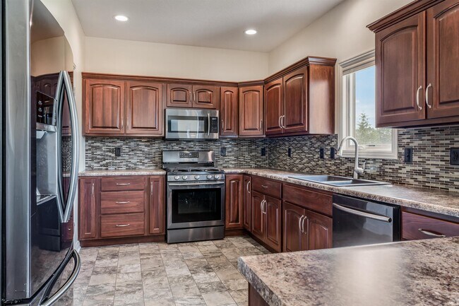Building Photo - 625 Perolla Dr