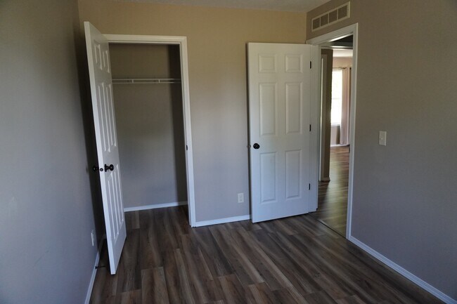 Building Photo - 37 Ems D22A Ln