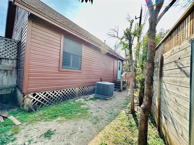 Building Photo - 4804 Ramsey Ave