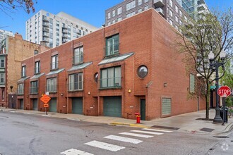 Building Photo - 171 W Goethe St