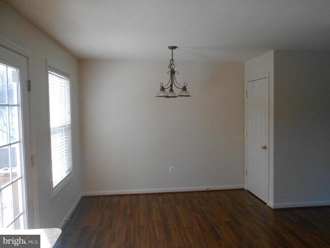 Building Photo - 209 Eastside Ln