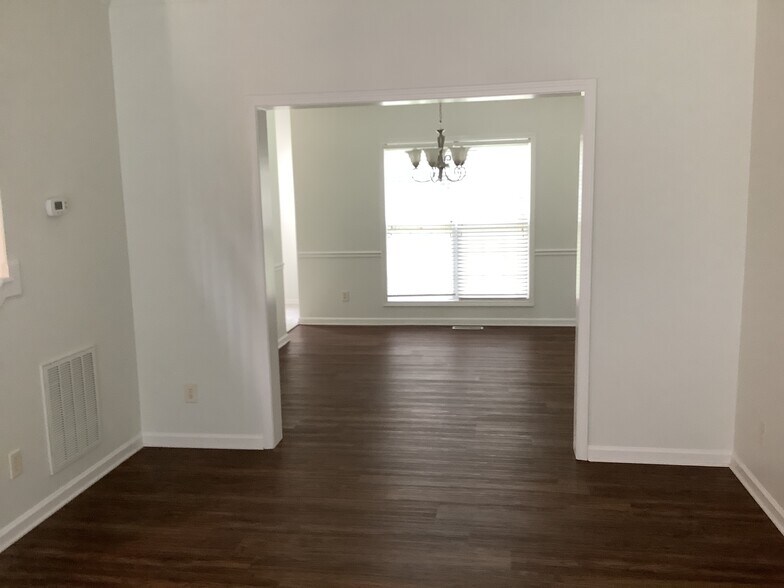 Building Photo - 2106 Forest Edge Dr