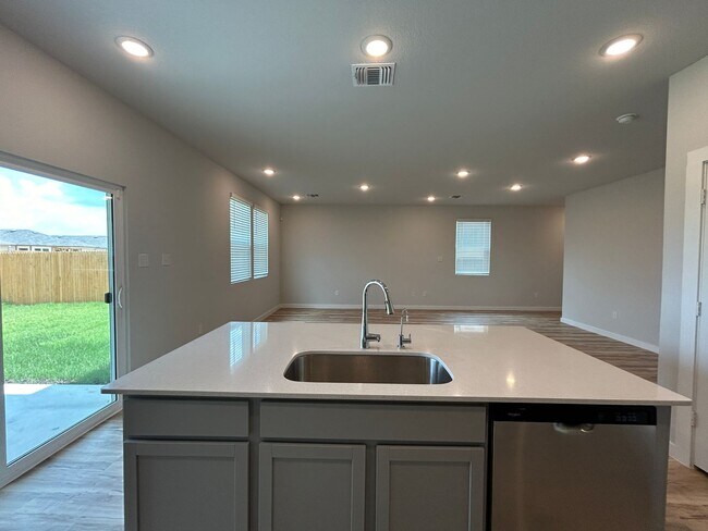 Building Photo - Walking Distance to Long Creek High School...