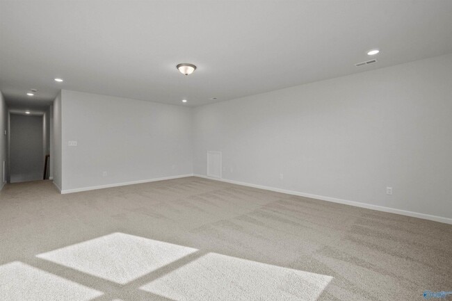 Building Photo - Move In Special!! 1/2 Off First Month's Re...