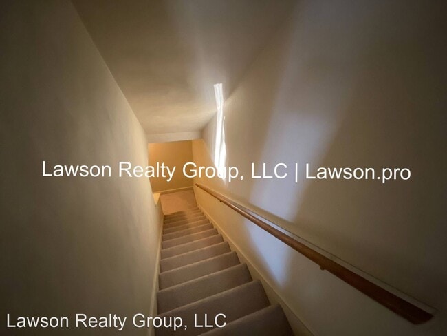 Building Photo - 2 br, 3 bath House - 2429 Avenham Ave SW #7