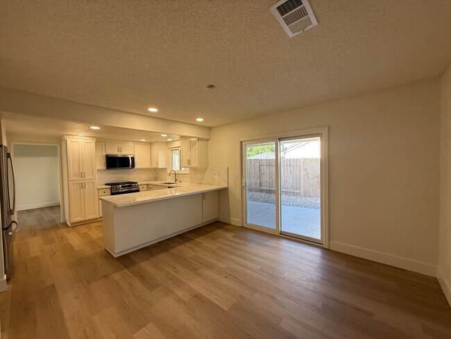 Building Photo - Just Beautifully Updated Village Hills Single Story Home in Orcutt