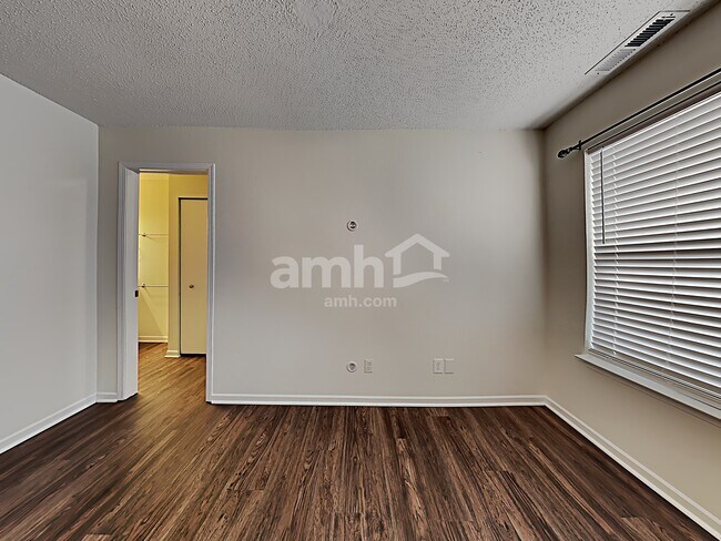 Building Photo - 2130 Summer Breeze Way