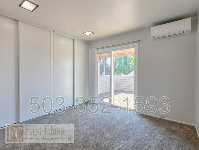 Building Photo - 8500 SW Canyon Dr