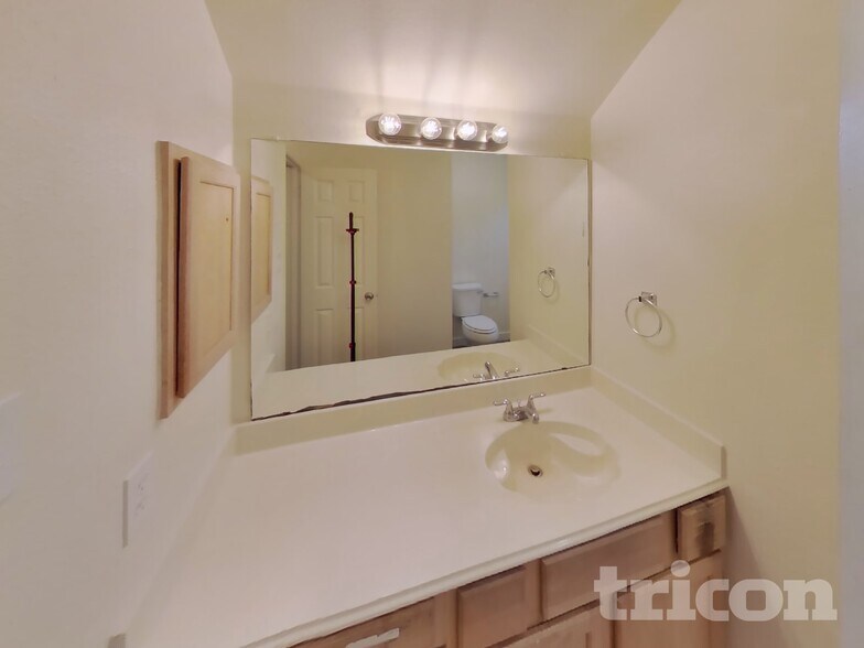 Building Photo - 2033 Oak Bend Ln