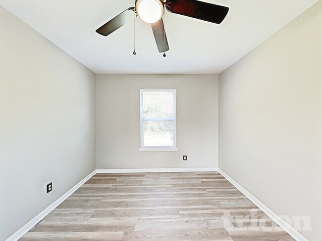 Building Photo - 3210 Crestwell Dr